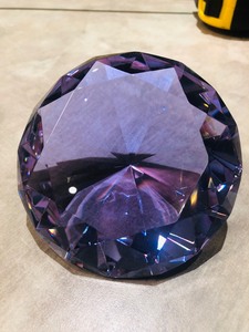 GORGEOUS 5 DIAMETER PURPLE DIAMOND CUT CRYSTAL&nbspGLASS GEMSTONE - NO CHIPS OR SCRATCHES