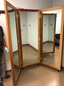 WOW MSRP $1000 PORTABLE TRIPLE DISTORTION FREE GLASS MIRROR - LIKE NEW CONDITION&nbsp&nbsp60 W (open) x 24 D (open) x 69 H.