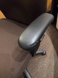 MSRP $800 HIGH QUALITY GLOBAL HIGH BACK MULTI-ADJUSTABLEMULTI-TILTER TARA(height adjustable arms too)&nbspERGONOMIC OFFICE ARM CHAIR - GREAT CONDITION - ONE ARM HAS PEELING