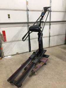 lot 2 image: WOW ONE JUST SOLD ON EBAY FOR $1200 PLUS SHIPPING&nbspNordic Track Club 900-T Commercial Skier by Nordic Track Pro - Missing One Hand Grip But Overall Great Working Condition