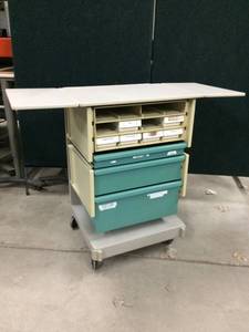 lot 5 image: HOSPITAL GRADE EXPANDABLE TABLETOP ROLLING STORAGE CART WITH ORGANIZATION DRAWERS