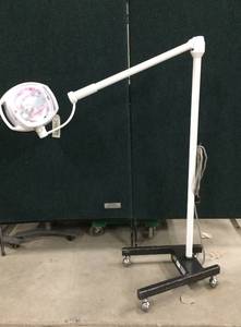 lot 8 image: Retails Used $500 Skytron ST9 Single Head Stellar Surgical Exam Light On Mobile Stand Examining Medical High Intensity Illumination - Super Nice Working Condition A Little Chipping on Edge of Plastic Shield See Pic