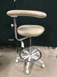 lot 27 image: HIGH QUALITY BREWER CO ERGONOMIC DENTAL ASSISTANT STOOL WITH FOOTREST - EXCELLENT CONDITION