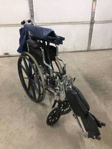 lot 55 image: SUNRISE MEDICAL 21WIDE COLLAPSIBLE WHEELCHAIR - GOOD CONDITION - SEE PICS
