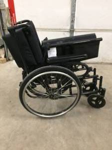 lot 56 image: HANDI MEDICAL 22 WIDE&nbspCOLLAPSIBLE WHEELCHAIR - WORKS GOOD BUT LOTS OF WEAR AND TEAR PLUS MISSING SEAT...SEE PICS YOU DECIDE