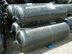 lot 5 image: 4 CNG Aluminum Natural Gas Tanks