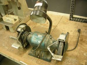 lot 34 image: B&D Bench Grinder