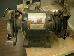 lot 43 image: Electric Bench Grinder