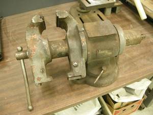 lot 47 image: Large 5 Multi-position Vise