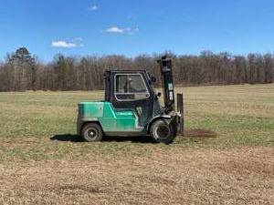 lot 4 image: Mitsubishi FD50K Forklift