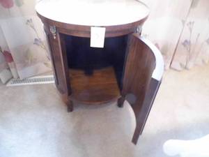 lot 2 image: Round End Table