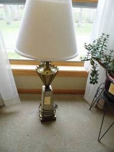 lot 6 image: Lamp