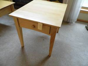 lot 7 image: End Table