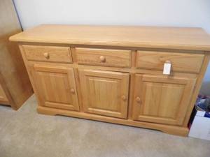 lot 14 image: Buffet