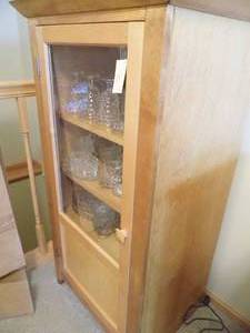 lot 15 image: Cabinet
