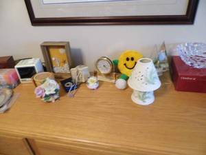 lot 22 image: Decor