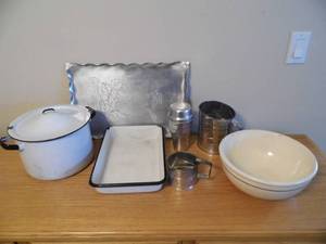 lot 32 image: Vintage Kitchenware