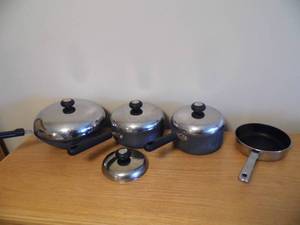lot 35 image: Cookware