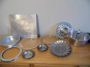 lot 36 image: Baking Pans