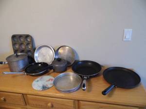 lot 37 image: Cookware - Baking Pans