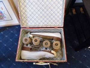 lot 69 image: Roller Skates w Case