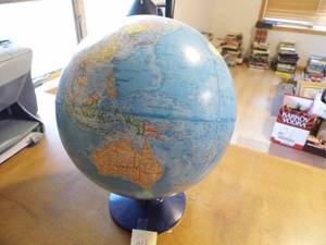 lot 74 image: Globe