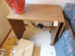 lot 78 image: Desk