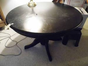 lot 86 image: Black Round Table