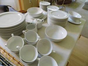 lot 95 image: Set of Dishes