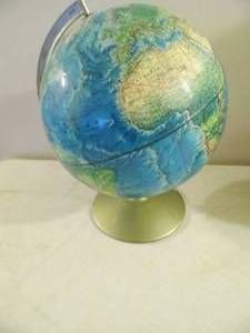 lot 114 image: Globe