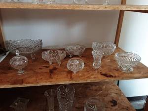 lot 4 image: 8-Crystal Footed Dishes