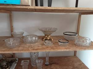 lot 6 image: 8-Crystal Bowls