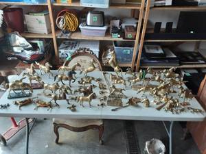 lot 15 image: Huge Collection Of Horses