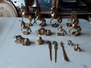 lot 17 image: Unicorns