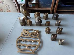 lot 25 image: Owls