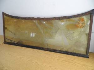 lot 1 image: Vintage Windshield