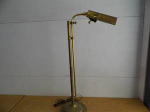 lot 2 image: Lamp