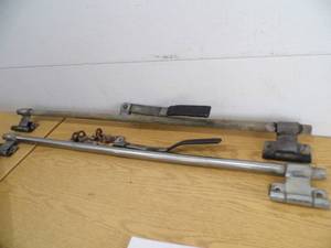 lot 12 image: Trailer Door Hinge