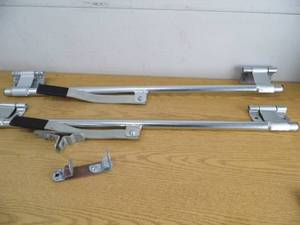 lot 13 image: Trailer Door Hinge
