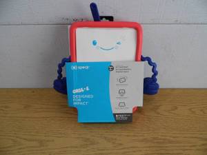 lot 17 image: New Speck Case for iPad