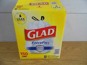 lot 19 image: Glad 13 Gallon Garbage Bags