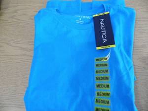 lot 32 image: New Nautica T