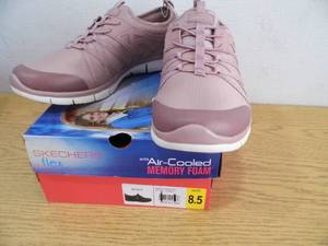 lot 47 image: New Ladies Skechers Flex