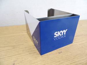 lot 109 image: Skyy Napkin Holder