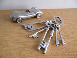 lot 118 image: Aluminum Car - Keys