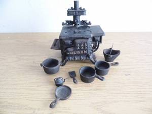 lot 120 image: Queen Cast Iron Play Stove
