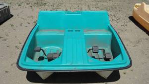 lot 6 image: 2 Person Paddle Boat