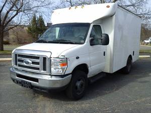 2011 Ford E-450 Super Duty Cube Van
