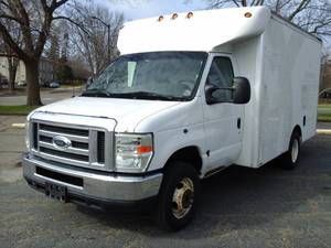 2011 Ford E-450 Super Duty Cube Van