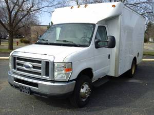 2010 Ford E-450 Super Duty Cube Van